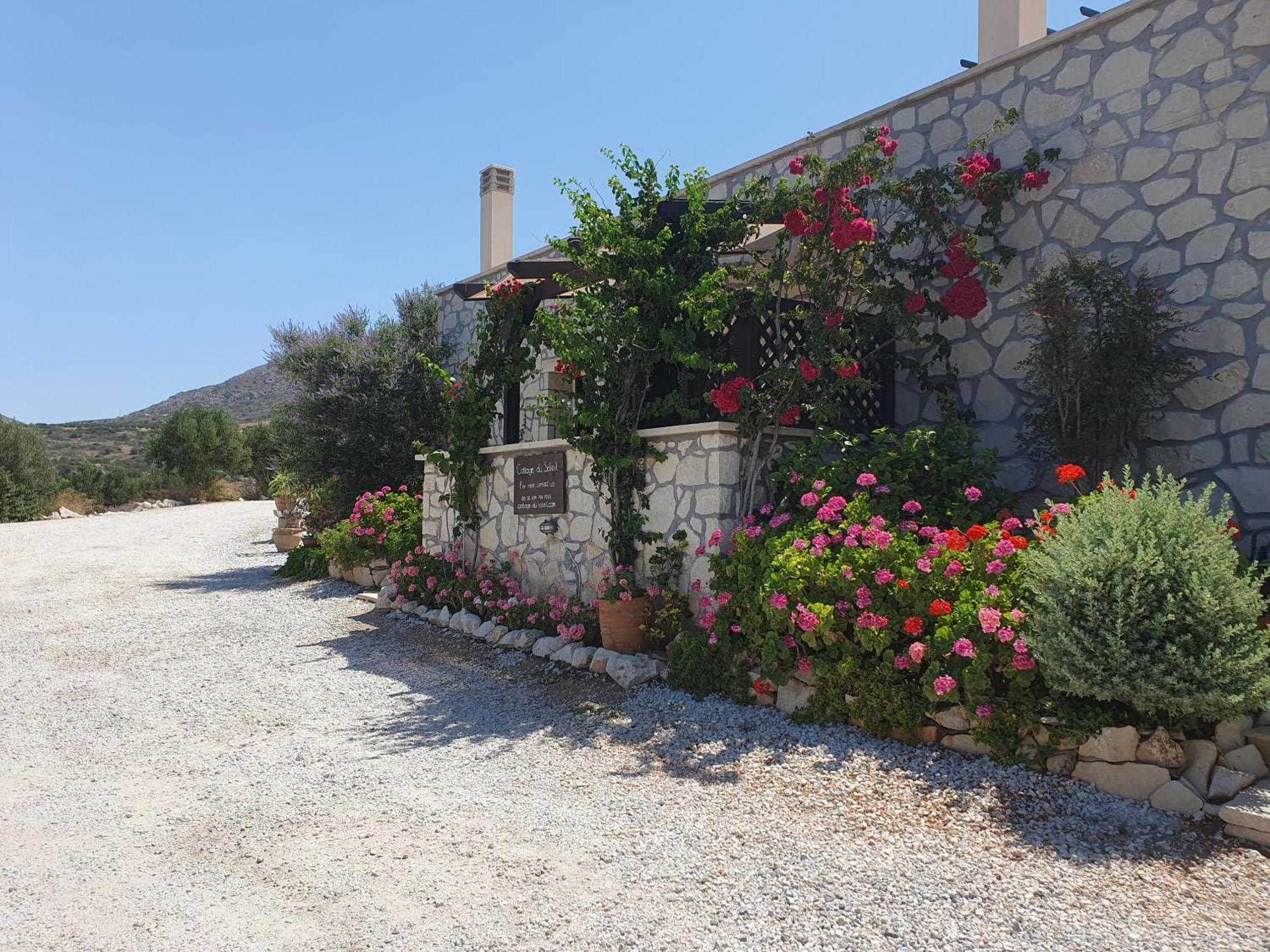 cottage du soleil Makrýgialos Eksteriør billede